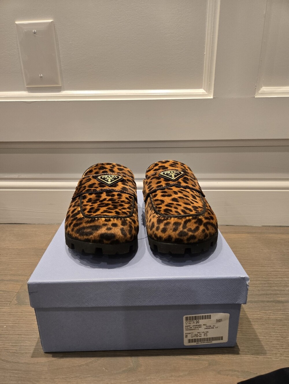 $1,320 Prada Leopard Pony Fur Fussbett Gold Logo Mule Flat EU 41 US 11 BNIB - Picture 4 of 8